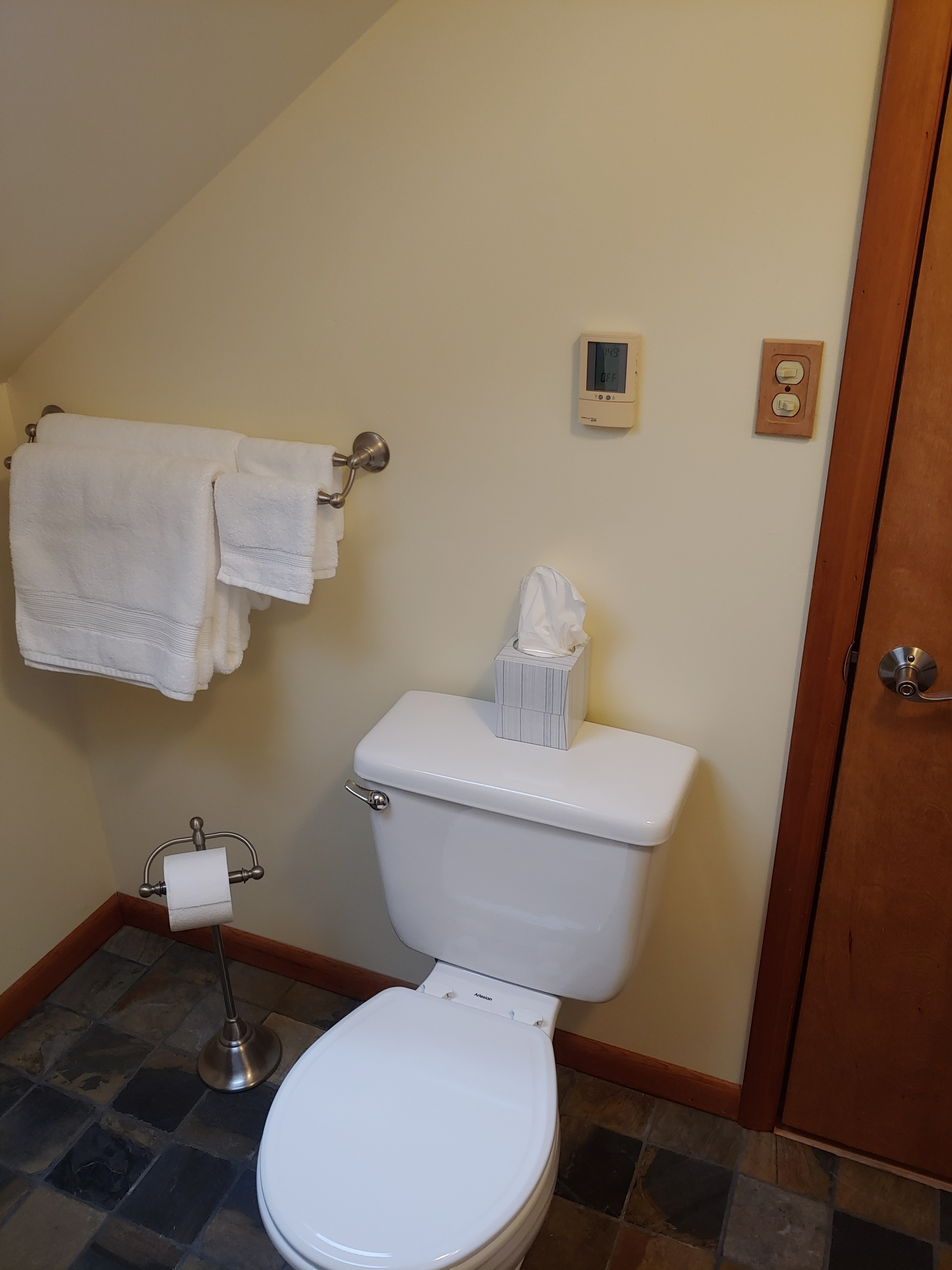 apartment-bathroom-2